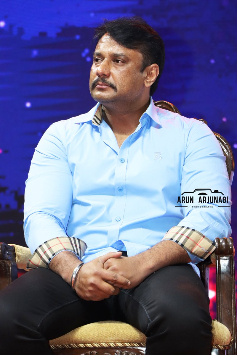 ArjunagiArun's tweet photo. Yesterday's #DBoss Snap's ❤️😘
@dasadarshan
@AICSDF @akdtss @Darshanfans171 @DBossFans171 @DBossFc171 @DBossOfficialFC @DSS_TeamMandya @CSDSK1 @Dbeatsmusik @Dcompany171 
#Darshan #dbossfans #kranti #darshanthoogudeepa #DBossFcofficial https://t.co/aLIBwrzJLI