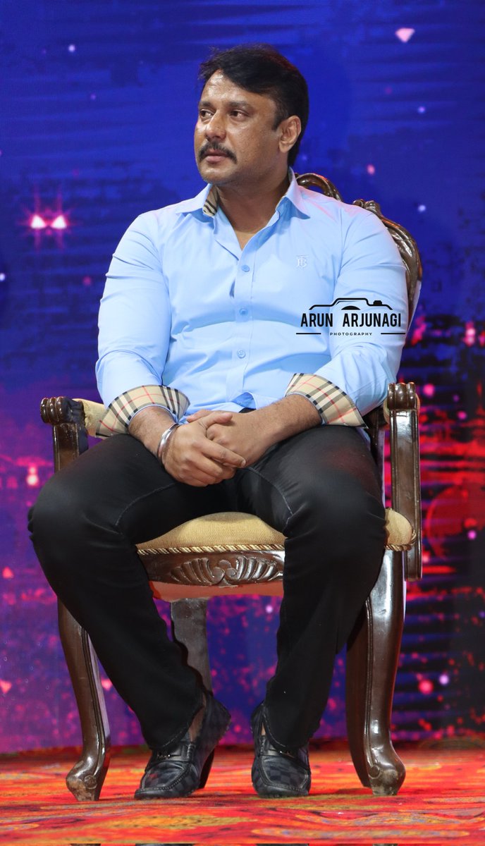 ArjunagiArun's tweet photo. Yesterday's #DBoss Snap's ❤️😘
@dasadarshan
@AICSDF @akdtss @Darshanfans171 @DBossFans171 @DBossFc171 @DBossOfficialFC @DSS_TeamMandya @CSDSK1 @Dbeatsmusik @Dcompany171 
#Darshan #dbossfans #kranti #darshanthoogudeepa #DBossFcofficial https://t.co/aLIBwrzJLI