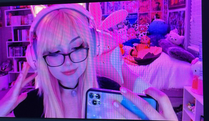 Late night fnaf stream !! Live now hehe  https://t.co/9pYJ4IL3z3 https://t.co/ylPt2Y5FZP