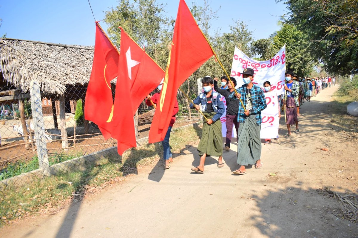 MizzimaNews's tweet photo. “တောင်ယာခုတ်ဓား ညီစေသား” ရွာပေါင်းစုံ သပိတ်စစ်ကြောင်း ၃၅၇ရက်မြောက် ချီတက်ဆန္ဒပြ
===========

#mizzimanews
#mizzimatv
#mizzima https://t.co/u7JikCEe6d