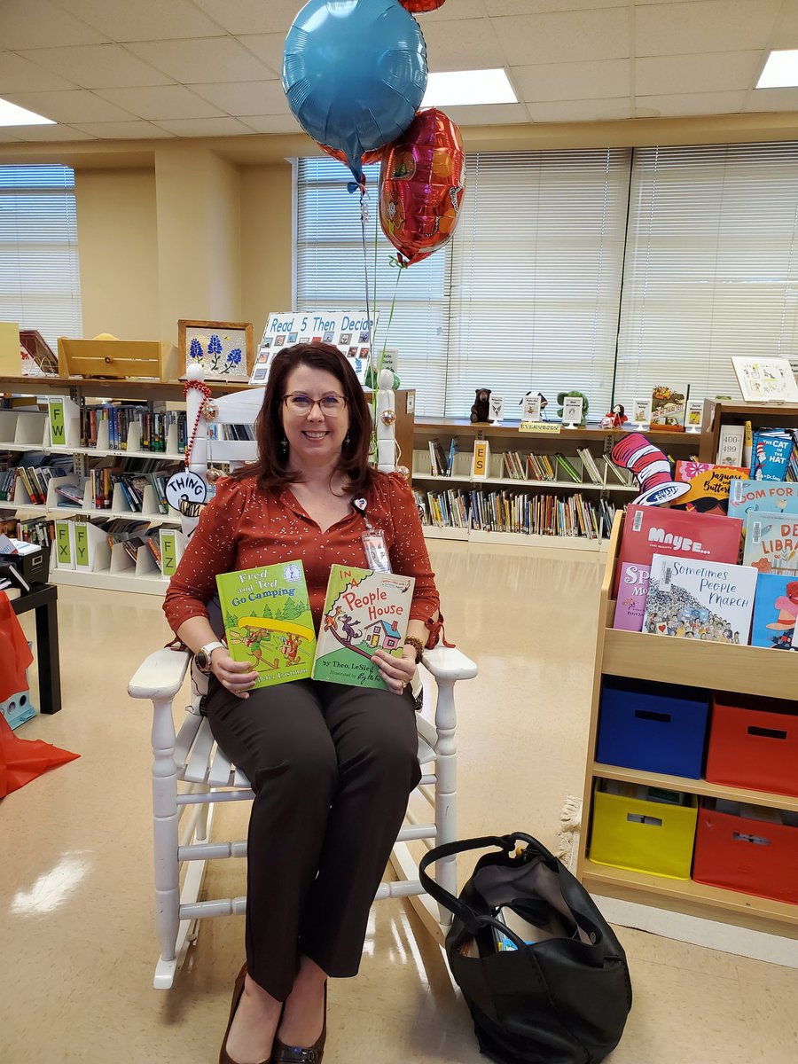 KNTlibrarydiva's tweet photo. Thank you all so much for the time you gave to display your love of reading to our students and to show them that reading is FUN! 🥰
#jessupelementarylibrary #pisdREADS #readingisrelevant #readingisfun https://t.co/YBgYOQ6Uhf