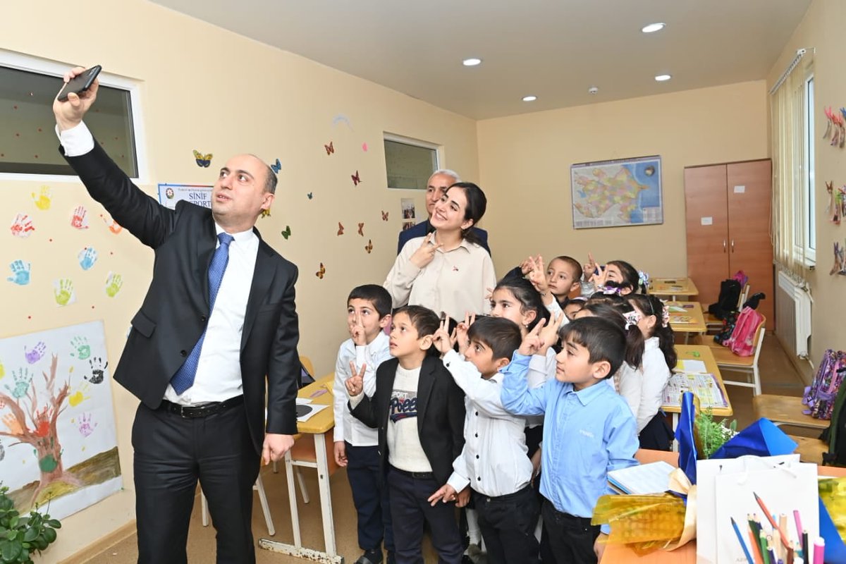 Təhsil naziri Lənkəranın ucqar Jidi dağ kənd məktəbinə baş çəkib
#TəhsilNazirliyi #EduAz #TəhsilNaziri #EminƏmrullayev #ÜmumiTəhsil
bit.ly/3pwPlzn