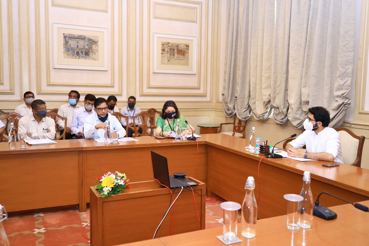 AUThackeray's tweet photo. आज पर्यावरण विभाग व MPCB च्या अधिकाऱ्यांसह पंचगंगा नदी प्रदूषणाबाबत बैठक झाली. पाण्याची स्वछता करून गुणवत्ता सुधारण्यासाठी उपाययोजनांवर चर्चा झाली. नदीत मृत मत्स्य संख्या, कचऱ्याचे प्रमाण, पाण्यात येणार फेस यासारख्या समस्या लवकरात लवकर सोडवण्याचा आमचा प्रयत्न आहे. https://t.co/umTvkOq6Ii