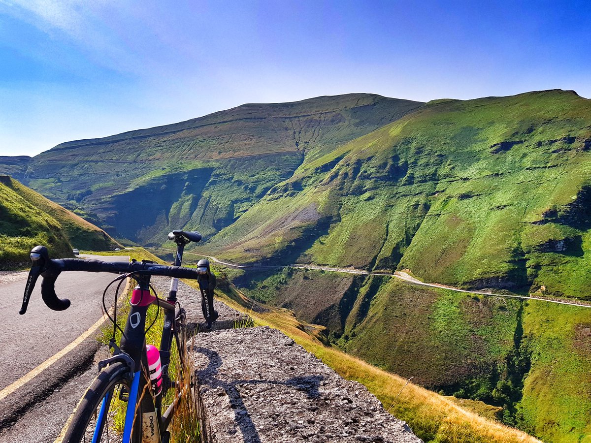 amantes_cycling's tweet photo. Estacas de Trueba (Cantabria)

-Longitud, 14 kilómetros 
- Pendiente media, 5,6%
- Desnivel acumulado, 796 m
- Altitud, 1.166 m

ℹ Divisoria que separa Las Merindades de los Valles Pasiegos, ideal para disfrutar del cicloturismo entre prados y cabañas pasiegas. https://t.co/0YUfE45P4O