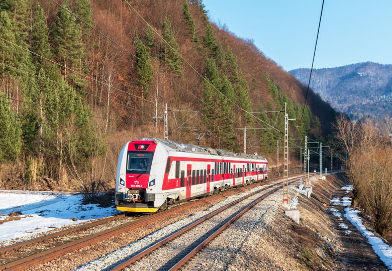 SaveATrain's tweet photo. Another happy day is close to an end        - https://t.co/NJeUtcOKHi #zssk #skoda #regionalemu #trains #slovakia #nationalpassengeroperator #skodatransportation #snow #kosice #presov #plavec #michalany #trebisov #cierna #tisou https://t.co/TEWeMfijsW