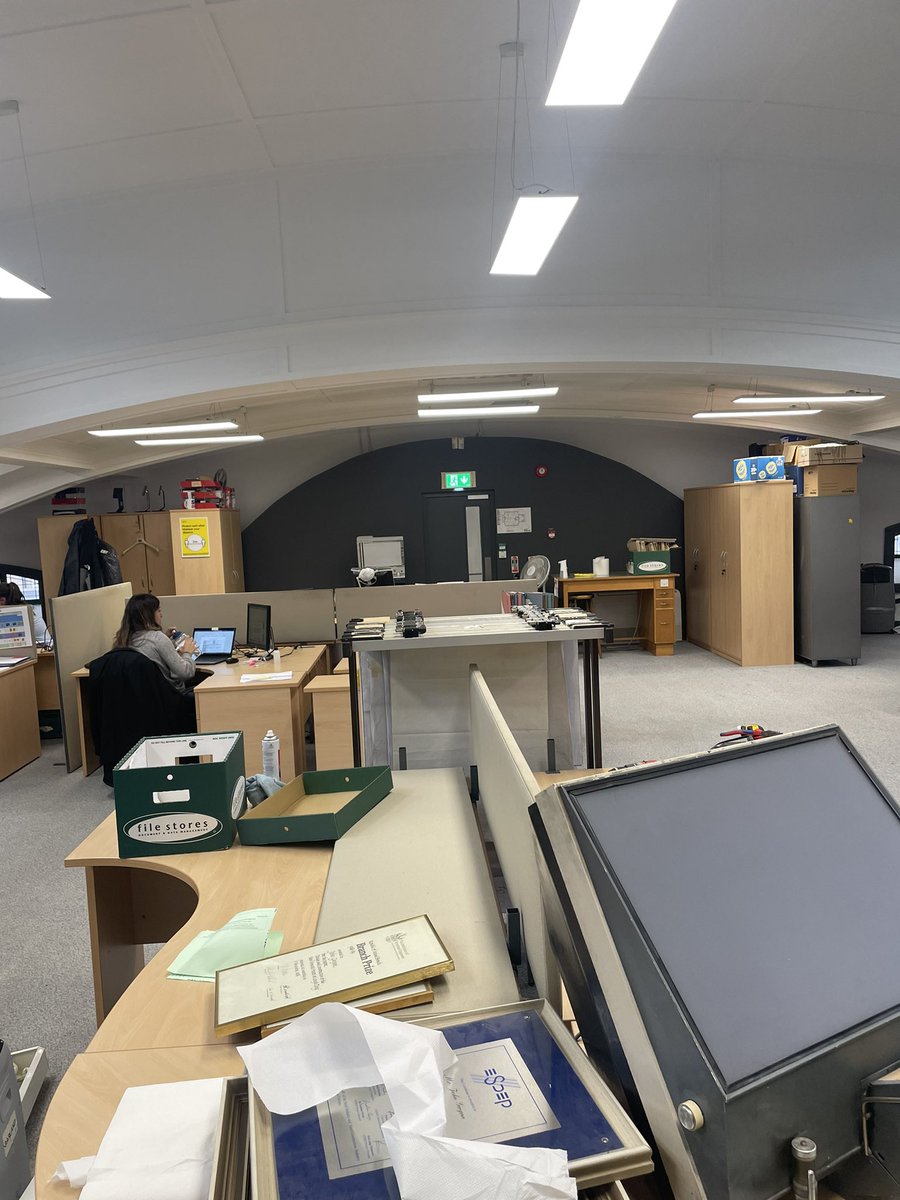 Acrobatirl's tweet photo. Upgrading office lights to LED Lights in offices in Rathmines Dublin.6 #Sparks https://t.co/d6qjS0O9Yt
