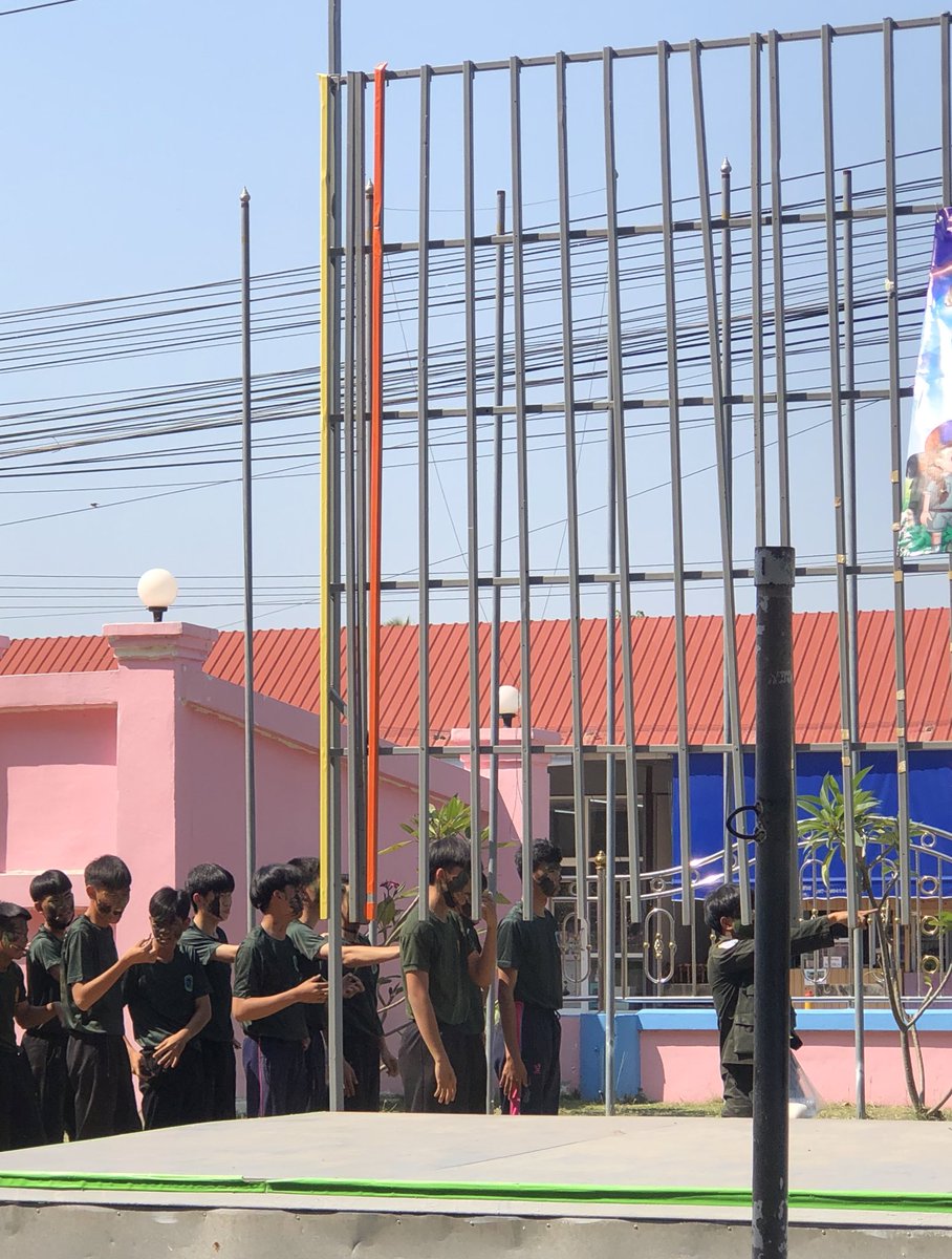 fns2681's tweet photo. พวกแกมาดูคลัสเตอร์ใหม่ #โรงเรียนชื่อเกือบดังระดับอำเภอตึก7ชั้นสีส้ม https://t.co/qMHzrxd5sh