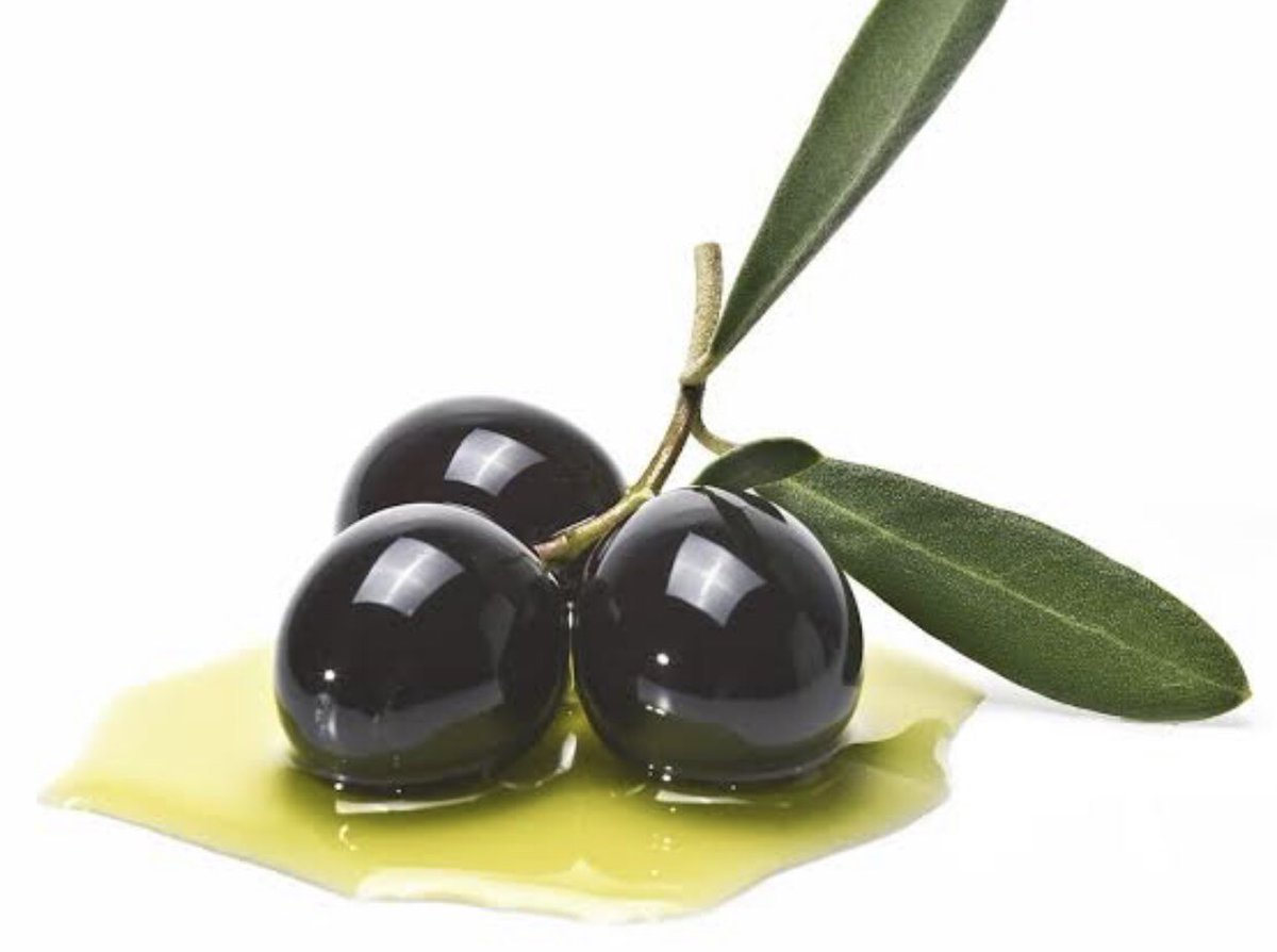 Olives. 5 кг. маслина белая. маслины на белом фоне. белые маслины.