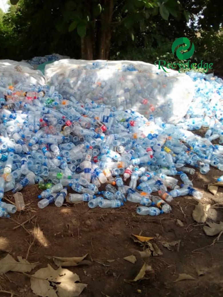 recycledge's tweet photo. The Oyo state NYSC  through sustainable collaboration with recycledge has ensured continuous advocacy and practice of clean, sustainable and plastic free environment by ensuring plastics  within it's premises do not get burnt nor discarded wrongly. https://t.co/jDYl45EJ6Q
