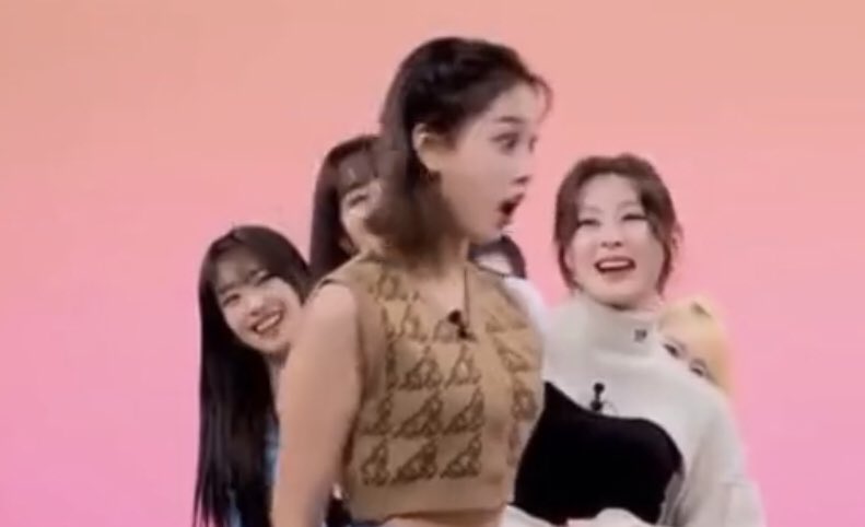 아 장재이 원맨쇼ㅋㅋㅋㅋㅋㅋㅋㅋㅋㅋ
스테이씨 숙소 아침 4컷 만화