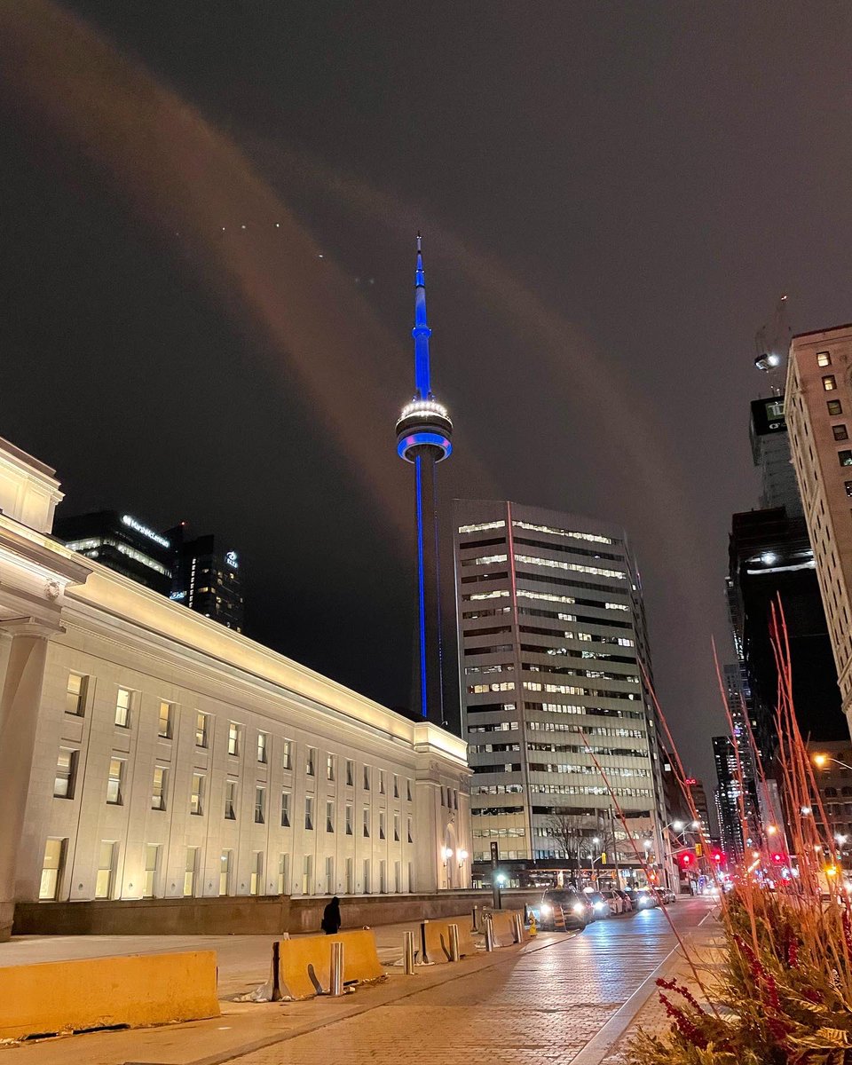 livedtosee's tweet photo. @TourCNTower last night https://t.co/B6AzeOZLf8