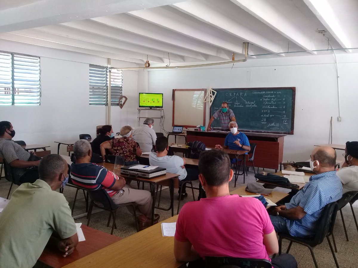 IPVCECamaguey's tweet photo. En #45GeneralisimoIPVCE se desarrolla la reunión del área de CONCURSOS; se profundiza en la estrategia para el rescate de los valores fundacionales del IPVCE y el inicio del curso escolar. #SomosContinuidad #CubaMined #EducadoresCamagueyanos #FidelEntreNosotros https://t.co/MyIDjuyXcB