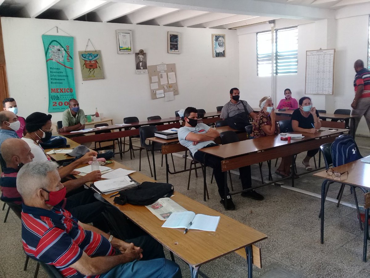 IPVCECamaguey's tweet photo. En #45GeneralisimoIPVCE se desarrolla la reunión del área de CONCURSOS; se profundiza en la estrategia para el rescate de los valores fundacionales del IPVCE y el inicio del curso escolar. #SomosContinuidad #CubaMined #EducadoresCamagueyanos #FidelEntreNosotros https://t.co/MyIDjuyXcB