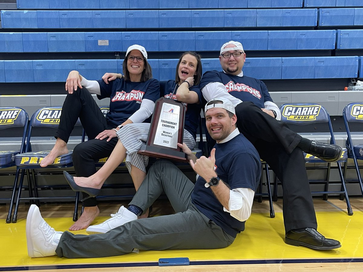Hey <a href="/IowaWBB/">Iowa Women's Basketball</a> did we just become best friends? 

#ClarkePride #different