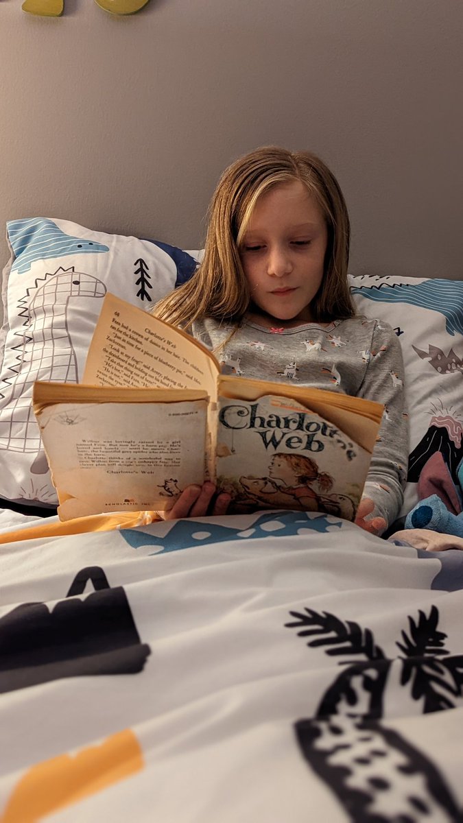dianamdsmith's tweet photo. @MaxwellCougars #ReadingBingo “Read a chapter book” and “Read with pajamas” #MaxwelILeer #somosmaxwell https://t.co/OGIpd17yUv