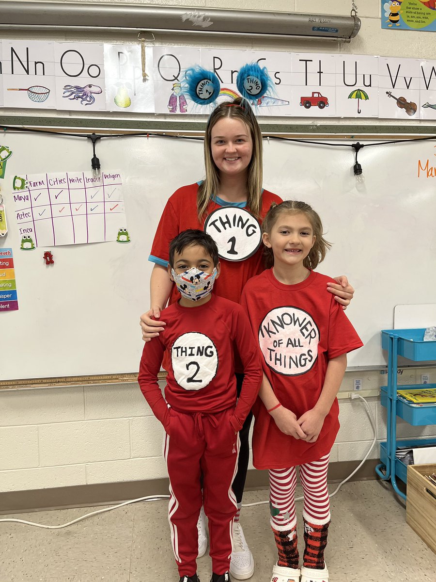 jenkinsbobcats1's tweet photo. I can show you 1 Thing… or 2 or 3! #ReadAcrossAmericaWeek #DrSeuss #ThingOneandThingTwo @hickoryschools https://t.co/DyM4Yo587N