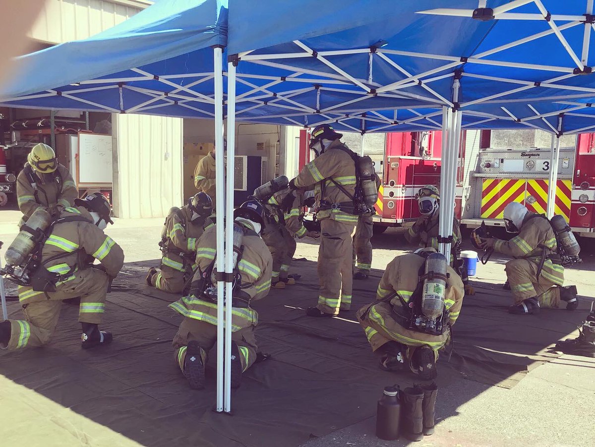 SACFireTech's tweet photo. SCBA, Day 3, for the 181st BFA!
#SAC181BFA
#181TogetherAsOne
#SACbasicfireacademy
#SantaAnaCollege
#SantaAna
#CentralNet
#HuntingtonBeach https://t.co/8JGkI2HHMR