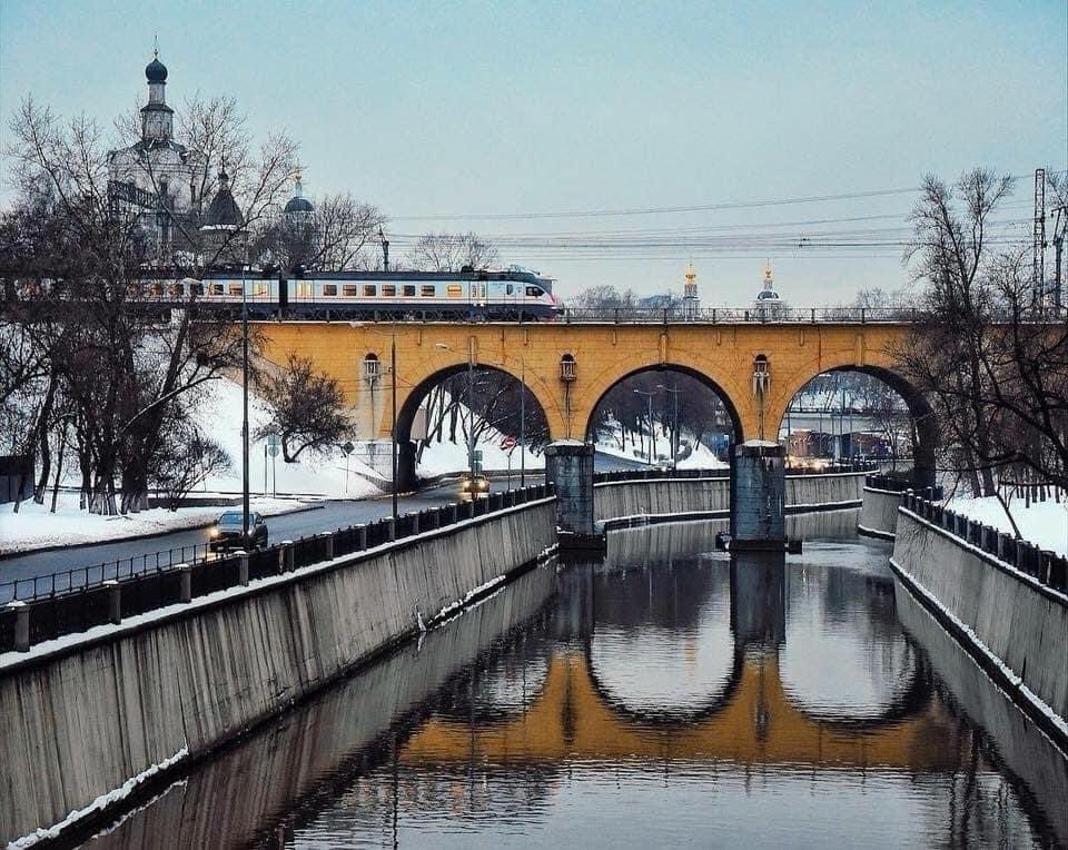 Андроников виадук через реку Яузу, Москва.

Фото: irrvas