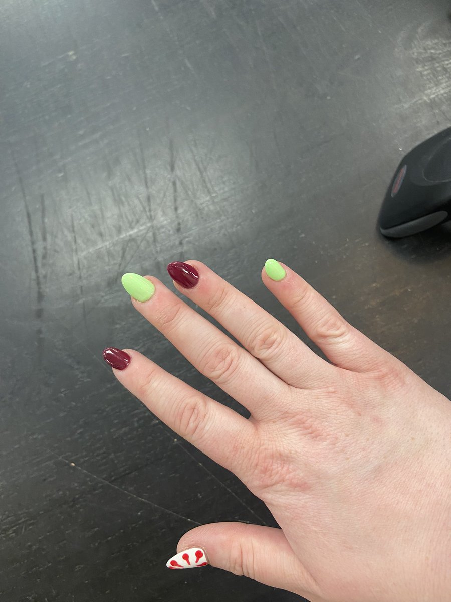 i hate it here tweet media