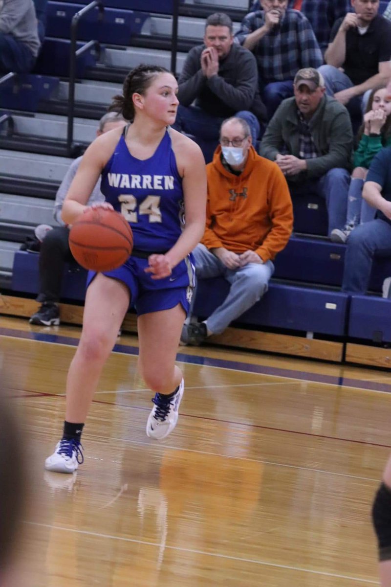 OhioThunder740's tweet photo. Warren Warriors advance to the Elite 8. Thunder was well represented. 2023 @alexisfrazee7 led them with 12 points, 2024 @madisonlynnn22 contributed 8, as did 2021 alumni player @kjack_13.  Good Luck Friday ladies. https://t.co/XXkJ6HczN0