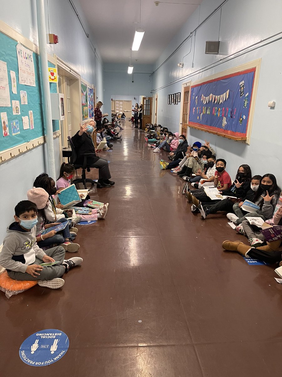 Fairmount students drop everything and read (DEAR) for 10 minutes to kick off Read Across America Week.
#FairmountStrong  
#CometStrong
#CometPride