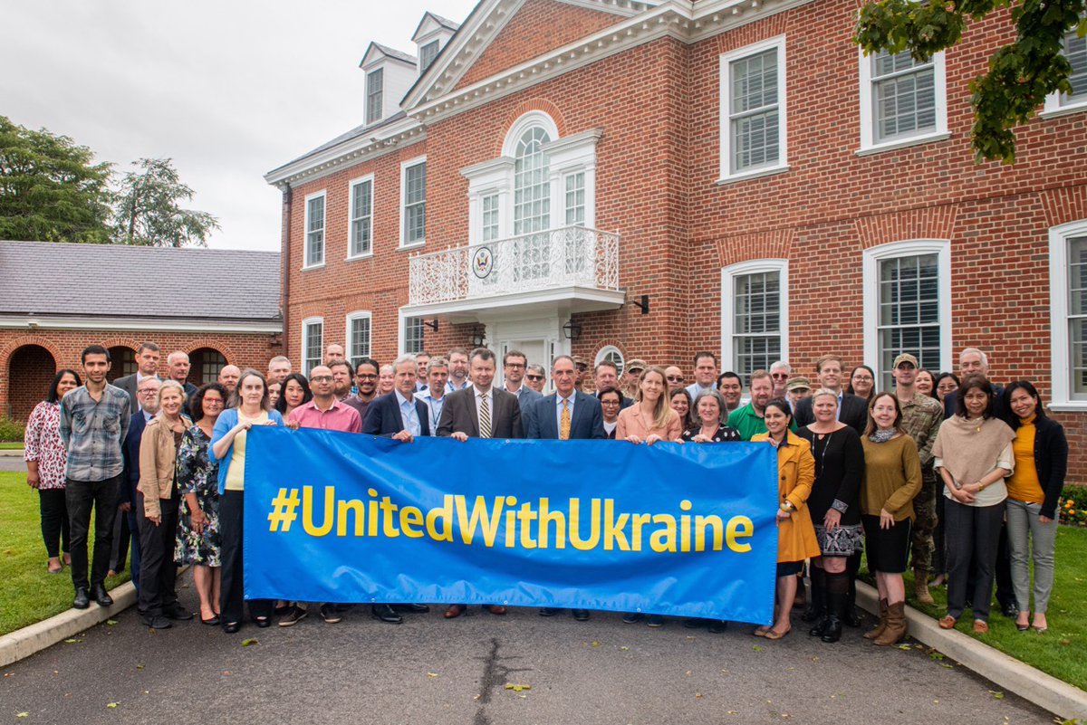 🇺🇦 Chargé d`Affaires a.i. Volodymyr Shalkivskyi joined CDA Goldman & our Embassy community today as we stand in solidarity with the people of Ukraine. The 🇺🇸 with 🇦🇺 and our partners will continue to oppose Putin's war of choice with every tool at our disposal #UnitedWithUkraine