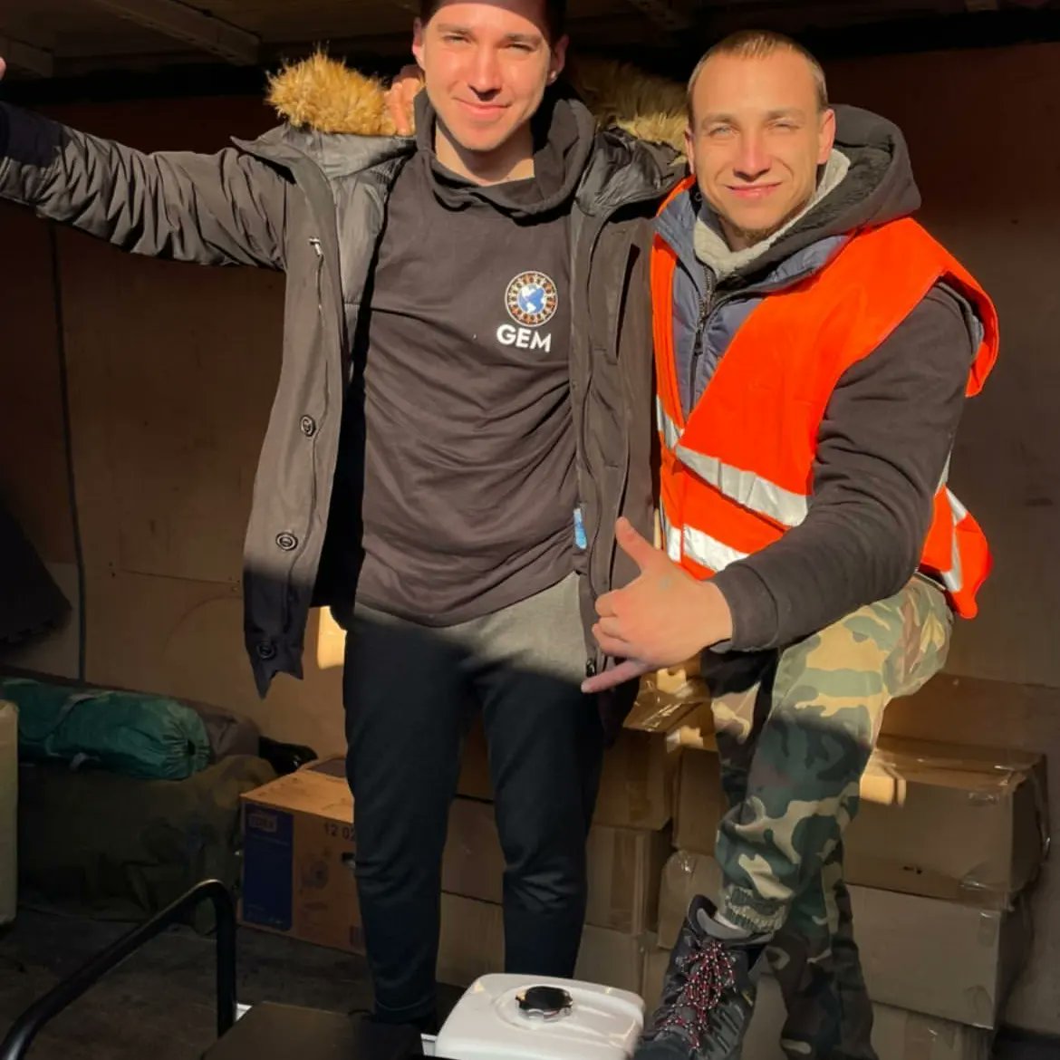 RealJoAnnBush's tweet photo. Join #JoAnnBush of #Generation2B ❤️ & #ESAudio 🎶 in #LA 🌴 in Donating to @MichaelCapponi 's @GEMmissions 🌏Crew w/#BStrong 💪 #OnTheGround in #Poland #Helping the #Refugees from the #Ukraine!👍
Story&To #Donate:
https://t.co/b6gDZk5qeB
❤️THANKS!❤️
#GlobalEmpowermentMission https://t.co/RObmgXwGeG