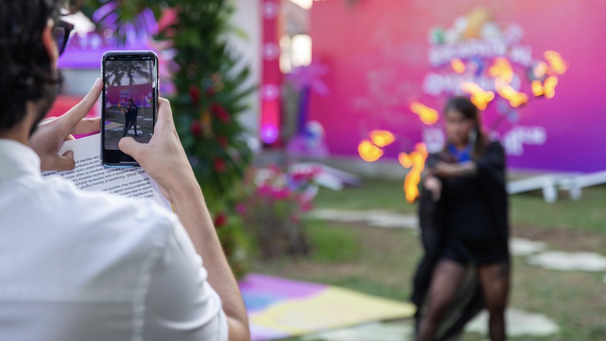digicel_sv's tweet photo. Ayer lanzamos el #VeranoDigicel presentando la mejor oferta prepago y pospago para esta temporada 📲🏖 https://t.co/mE5dIOSlws