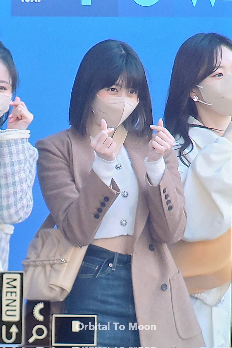 nmxgrls's tweet photo. Lily looks so happy oml🥺 https://t.co/zhunhM7k6w