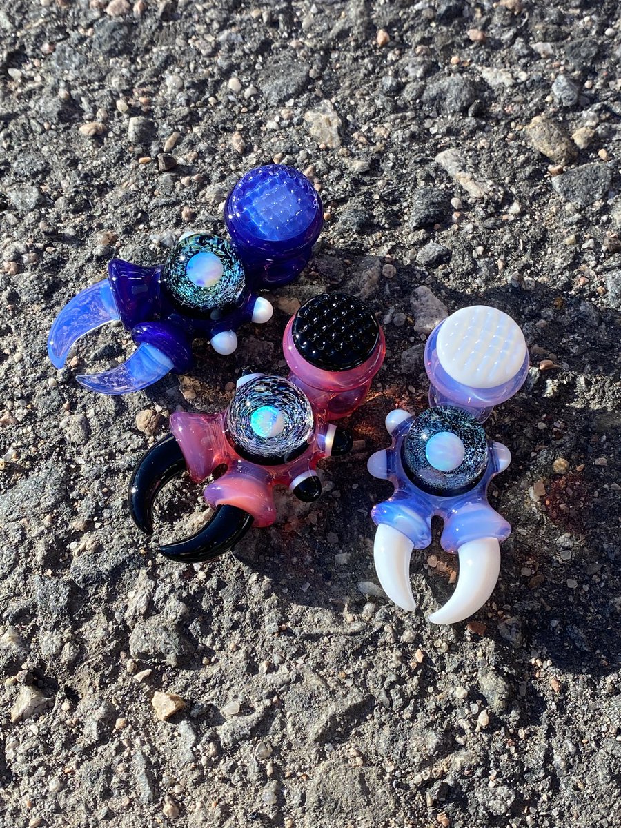 ubatuba_alex's tweet photo. Warlock pendants #1-#3 of 2022. Really pumped to be back in the groove again. These will be available through @glass2grass ! #upgradetowarlockstatus #warlockstatus #warlock #alienjewelry https://t.co/hafv766cDP