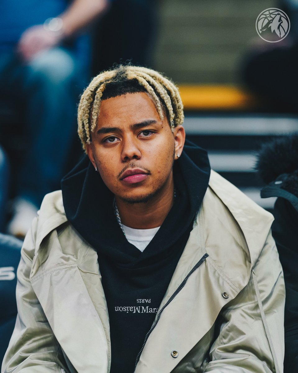 Timberwolves's tweet photo. 1-0 with @cordae in attendance 👀 https://t.co/7E4IEc7ijA