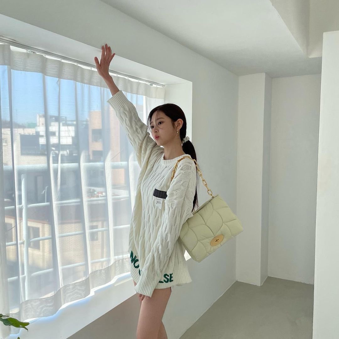 ofNiini's tweet image. Enchanting lady in white.