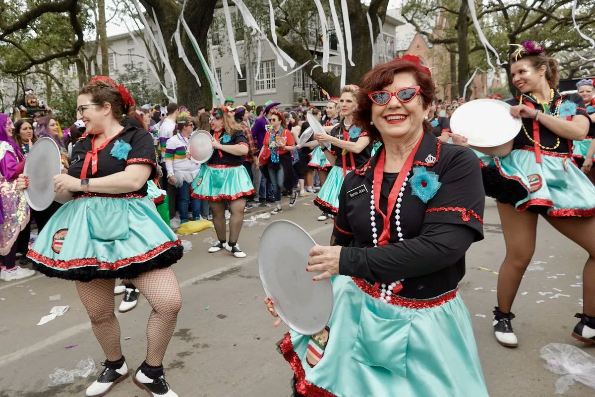 Fun #photos from the <a href="/KreweofTucks/">Krewe of Tucks</a> #parade in #NewOrleans! #blogpost #MardiGras #carnival <a href="/CCFaeNOLA/">Crescent City Fae</a> <a href="/LaissezBoys/">Laissez Boys</a> <a href="/muffalottas/">The Muff-a-Lottas</a> #MardiGras2022 #HappyMardiGras buff.ly/35IMzAg
