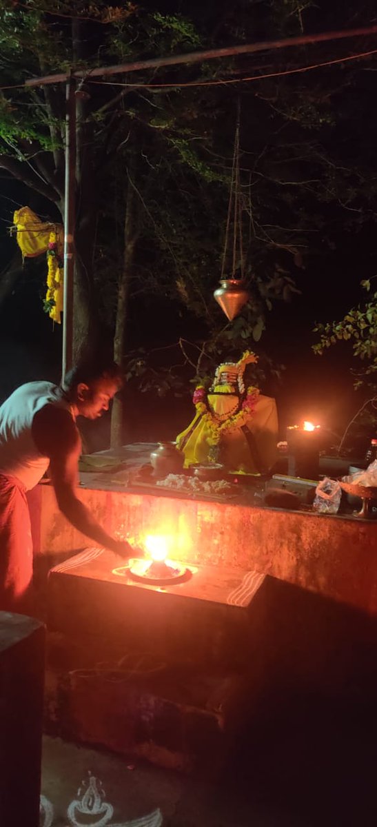 மருத்துவமும் தெய்வீகமும் பின்னிப் பிணைந்து கிடக்கிறது எம்முடைய இந்து மதத்தில்
எங்களின் ஆன்மீக சக்கரம் என்பது அறிவியலோடும் வாழ்வியலோடும் பிரிக்க முடியாத தத்துவம்
எம் உடலும் உயிரும் போல..
தில்லையுள் கூத்தனே            தென்பாண்டி நாட்டானே..
சிவராத்திரி தரிசனம்
@DrGunasekar1977