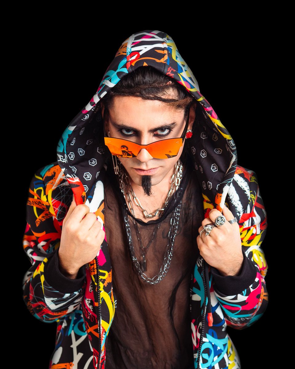 HaniaSpirito's tweet photo. Finalmente tutto ciò su cui ho lavorato, è vostro. 
Mi sento grato ogni giorno perché non vi ho mai perso, in questo periodo che è stato per me a dir poco confusionario.
Non ho mai smesso di crederci, e farò di tutto per riuscirci 
H A N I A
#hania #31dicembre https://t.co/7OFd21O4Qd