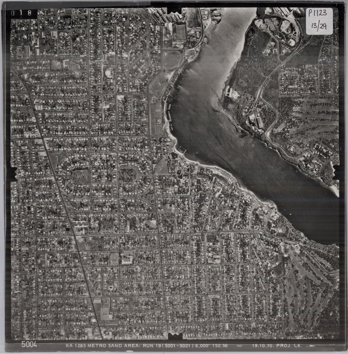 cityofmelville's tweet photo. Our catalogue features #oldphotographs as well as other fascinating relics of #Melville: https://t.co/lMvXiUjosl
P816 Canning Road, #Palmyra, c1907
P2002.132 #PointWalter Road, c1920
P1123_13 Aerial Photograph #Bicton https://t.co/vV2QpurkEm