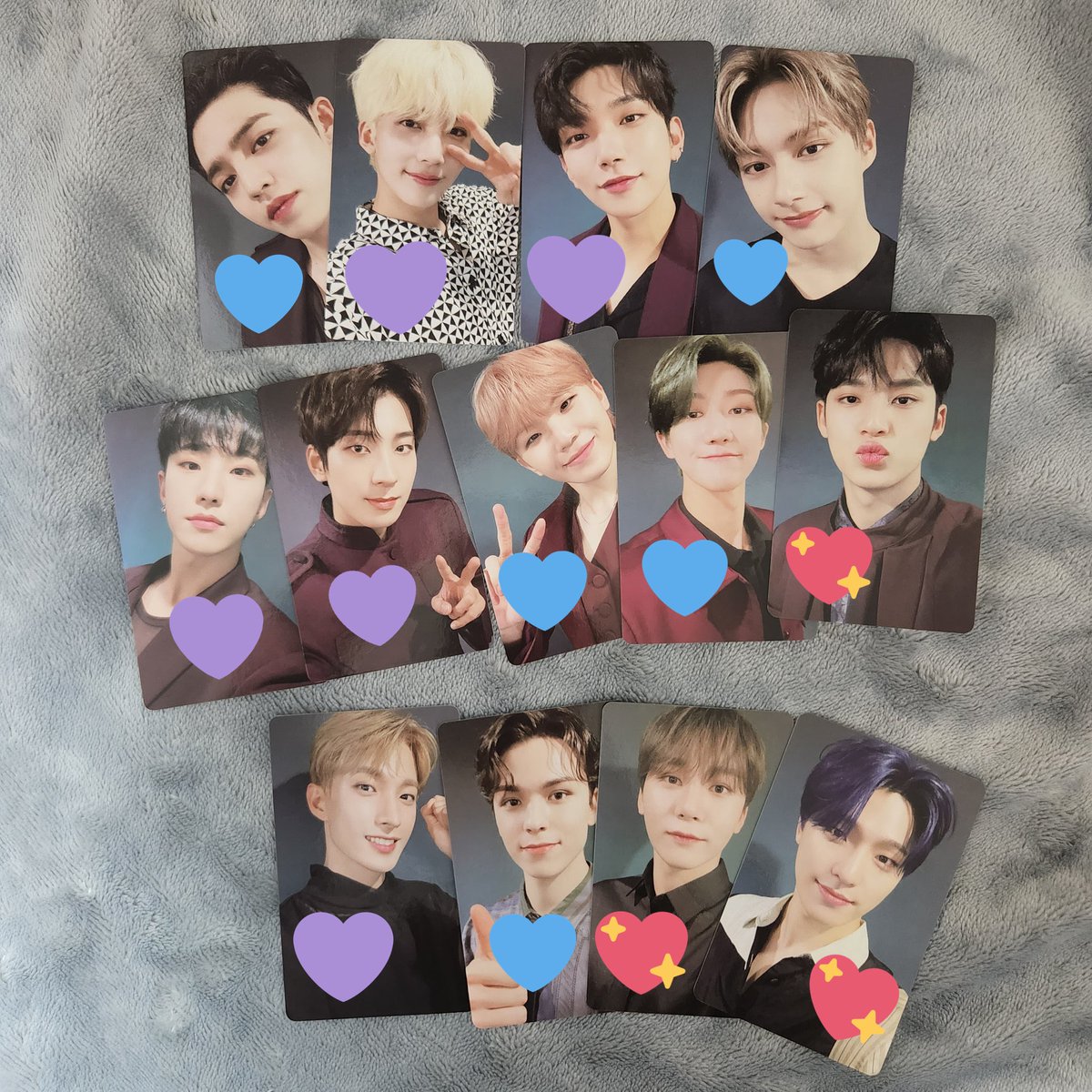 cheol_babie's tweet photo. 🤑 #cheol_babienta | help rt pls !

wts lfb ph seventeen 2021 caratland memory book tingi member set (pc + accordion poster)

must pair 💜 with 💙 !
blue hearts can be claimed alone , 💖 is a fixed set

- secured &amp; fully paid alr 
- neta
- 250php ea all-in (inclu of pf) + lsf https://t.co/fh8jkP2OvV
