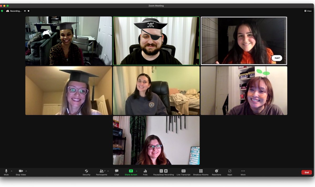 MochiDi_FukU's tweet image. The zoomies graduated from the #UXBootcamp today heres the class photo encouraged my teacher to be a pirate