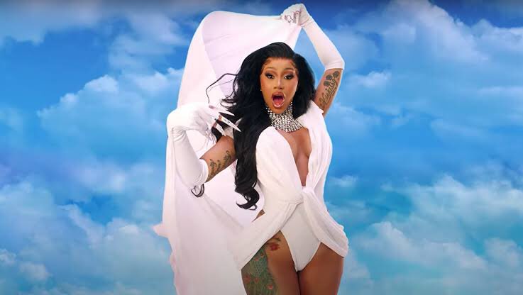 female_rap_'s tweet photo. Haciendo historia 🔥

“UP” de @iamcardib estaría haciendo historia en los Grammys si gana la categoría “Mejor Interpretación de Rap”, convirtiéndose en la tercer rapera en lograrlo

#femalerap #cardib #bardigang https://t.co/fh2MppE6kc