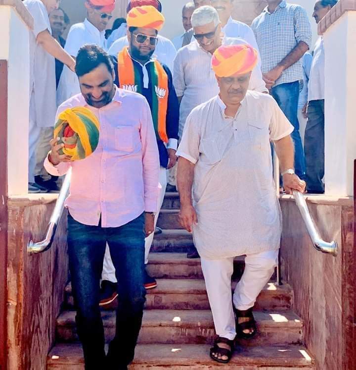 शुभ जन्मदिन..!

नागौर सांसद श्री हनुमान बेनीवाल जी को जन्मदिन की हार्दिक बधाई एवं शुभकामनाएं। 

ईश्वर से आपके स्वस्थ एवं सुदीर्घ जीवन की मंगलकामना करता हूँ।

<a href="/hanumanbeniwal/">HANUMAN BENIWAL</a>