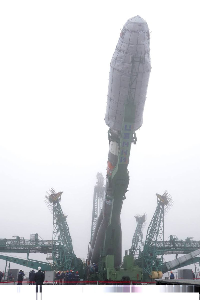 roscosmos's tweet photo. Следующий этап — установка в вертикальное положение ✅

Ракета-носитель «Союз-2.1б» установлена на стартовый стол площадки № 31. Впереди — сведение колонн обслуживания https://t.co/IknYLobp01