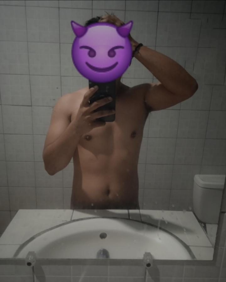 Morenit1Verstil's tweet photo. Quien me acompaña a bañarme https://t.co/W3ByxIu9ma