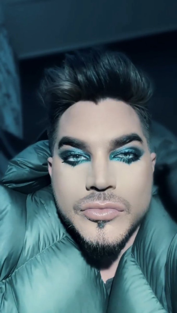 AdamL_Daily's tweet photo. 📷|@AdamLambert posted a new reel of his stunning WINTERMINT look (which we need a tutorial for) ❄️

Video:https://t.co/Am25r9TIpw https://t.co/acZhPLCtNn