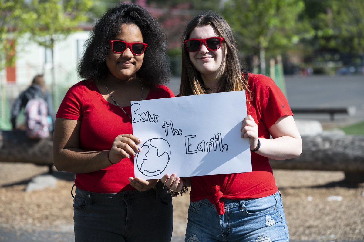 🚨 Breaking News 🚨 

The PPS school board just unanimously adopted a bold &amp; historic climate crisis response, climate justice and sustainable practices policy aimed at reducing emissions by 50%, 2030 &amp; reach net zero, 2040.

Read the complete policy here: meetings.boardbook.org/Documents/File…