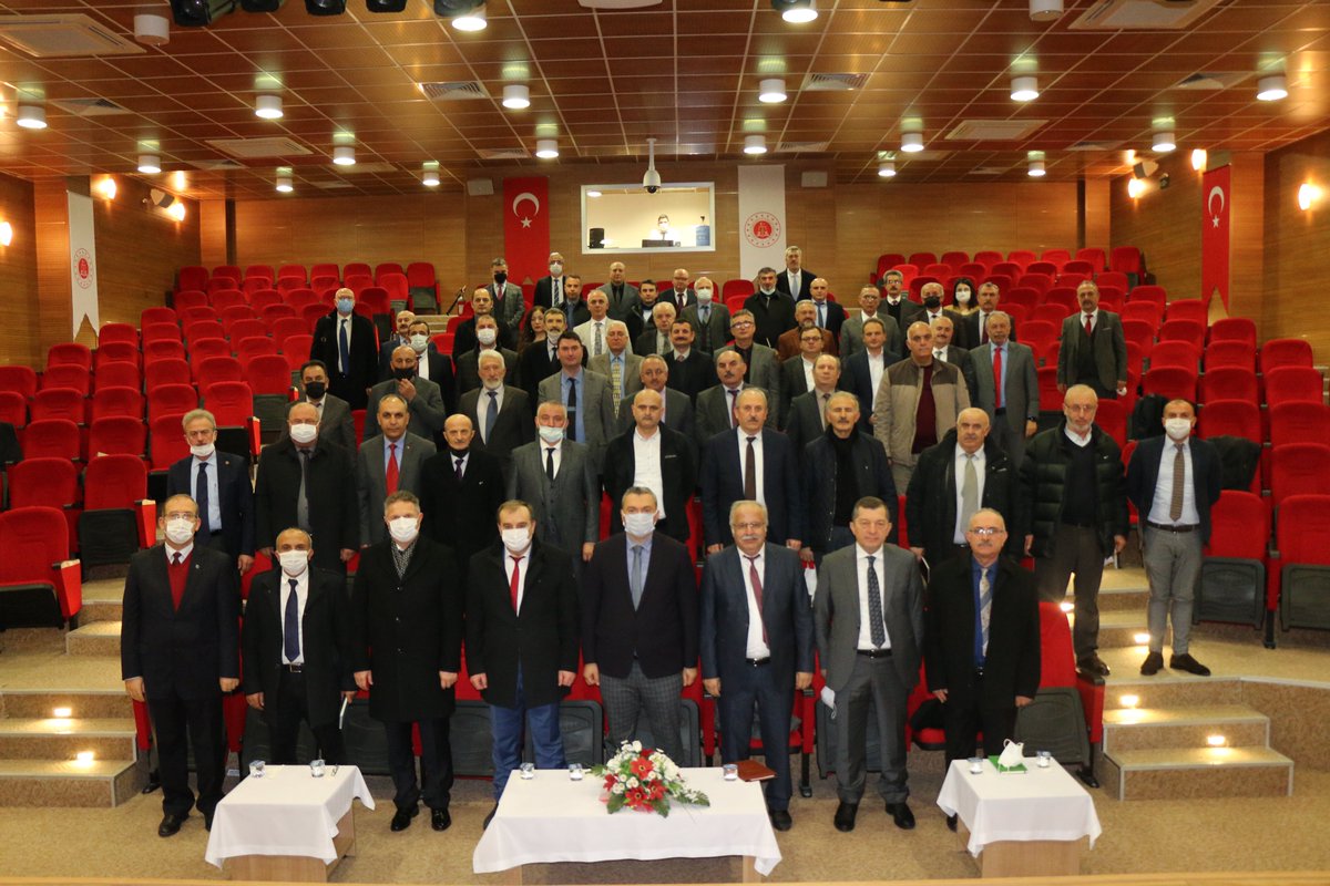 RizePem's tweet photo. Çay İşletmeleri Genel Müdürlüğü Daire Başkanı Ve Fabrika Müdürlerine Yönelik, Kişisel Ve Mesleki Gelişimlerini Artırmaları  Amacıyla Düzenlenen Eğitim Programı, Düzenlenen Törenle Başladı. https://t.co/0uEVDzqKHV