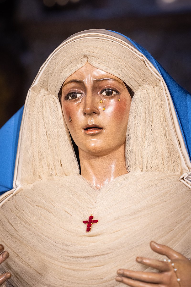 Coincidiendo con el inicio de la #Cuaresma, la Santísima Virgen de la Esperanza luce en su camarín el atavío conocido popularmente como “de hebrea”. 

📷 Emilio Sáenz y José Antonio Criado