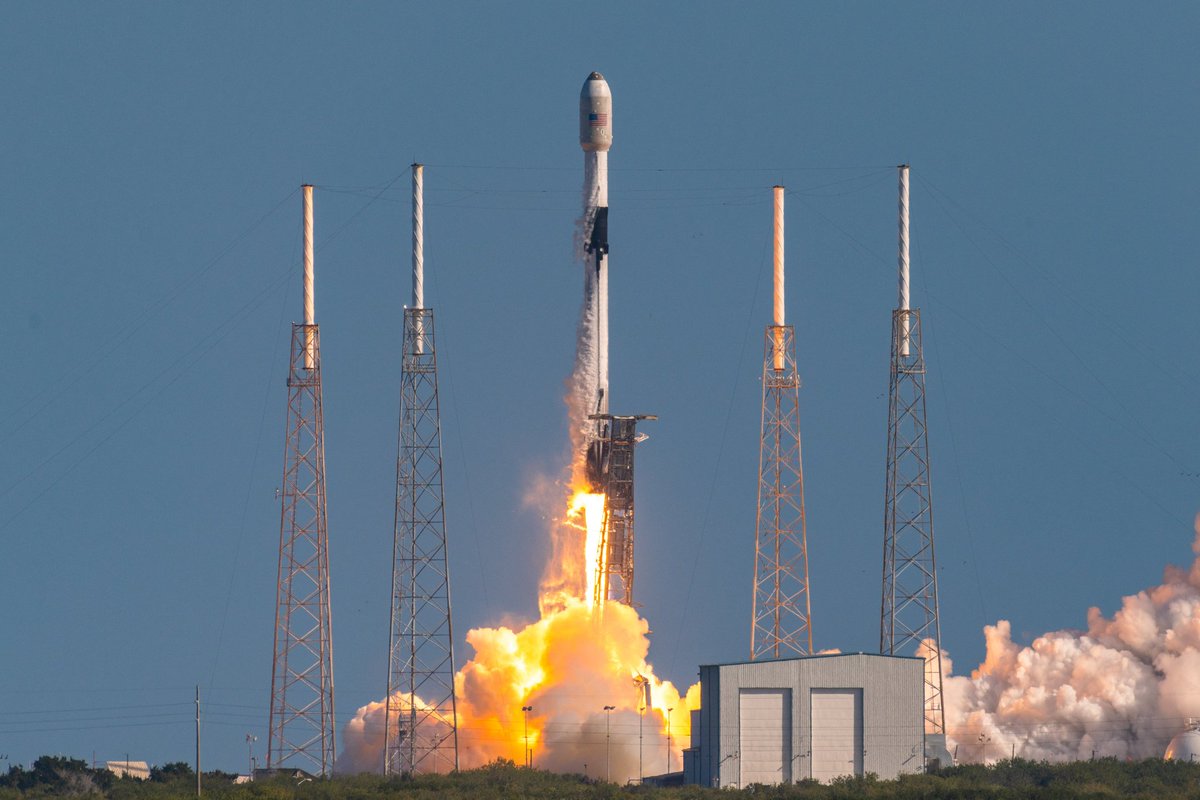 SpaceRocket13's tweet photo. Next two launches 🚀🚀    

•SpaceX Falcon 9 rocket will launch  starlink group4-9 (47) satellites from Kennedy Space Center in Florida, at Mar 03,2022 9:35 a.m. EST (14:35 UTC ).

•Soyuz rocket will launch 36 OneWeb satellites ( OneWeb -14).
Launch Time: Mar 04,2022 22:41 UTC. https://t.co/cynsjQxuej