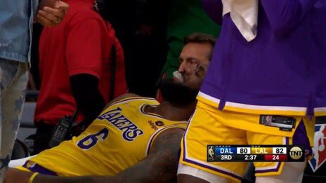 Cash__Kan's tweet image. When yo mom comes into your room to see if you awake   #DALvsLAL