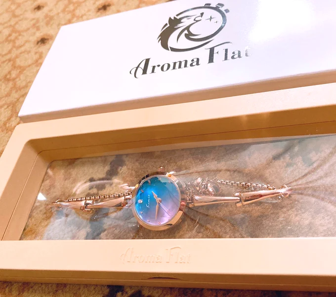 AromaFlat( )様のずっと気になっていた素敵な時計をついにお迎えできました!朝焼けのような色とダイヤカットが最高に綺麗…大切に使わせて頂きます 