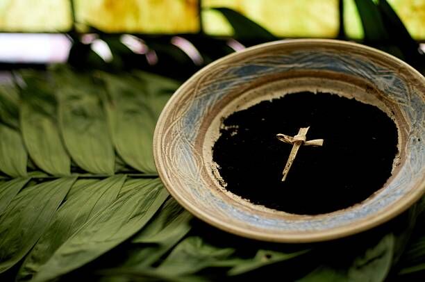 WinCathedral's tweet photo. Today is Ash Wednesday.

You are warmly welcomed to mark this special day at Winchester Cathedral.

For info on today’s activities, visit: https://t.co/btvRm8VlsQ 

#EveryoneIsLoved #AshWednesday @CatherineOgle @CofEWinchester @andytrenier https://t.co/n1vYyKSoSR